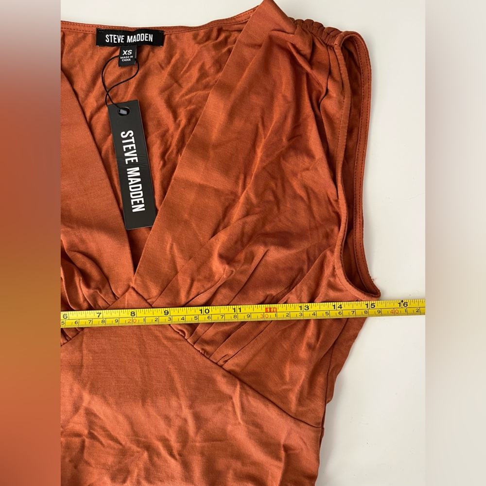 Steve Madden | NWT Burnt Orange Janina V-Neck Sienna Crop Top - Picture 7 of 8